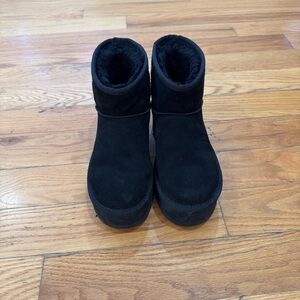 UGG Classic Chunky Platform Women's Boots - Black  Size 6